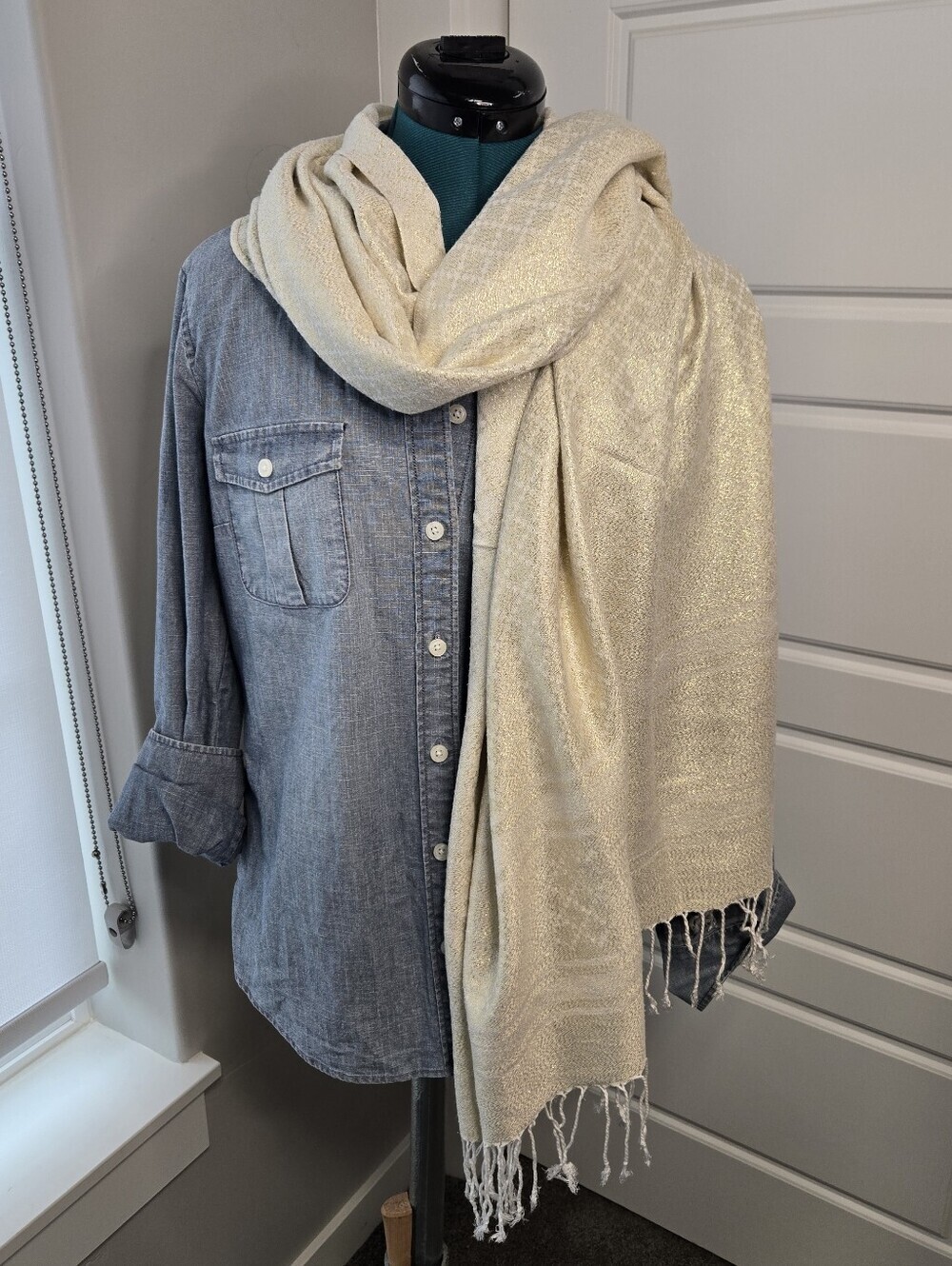 VINTAGE JESSICA MCCLINTOCK WHITE GOLD METALLIC OVERSIZE SCRAF SHAWL WRAP WOMEN